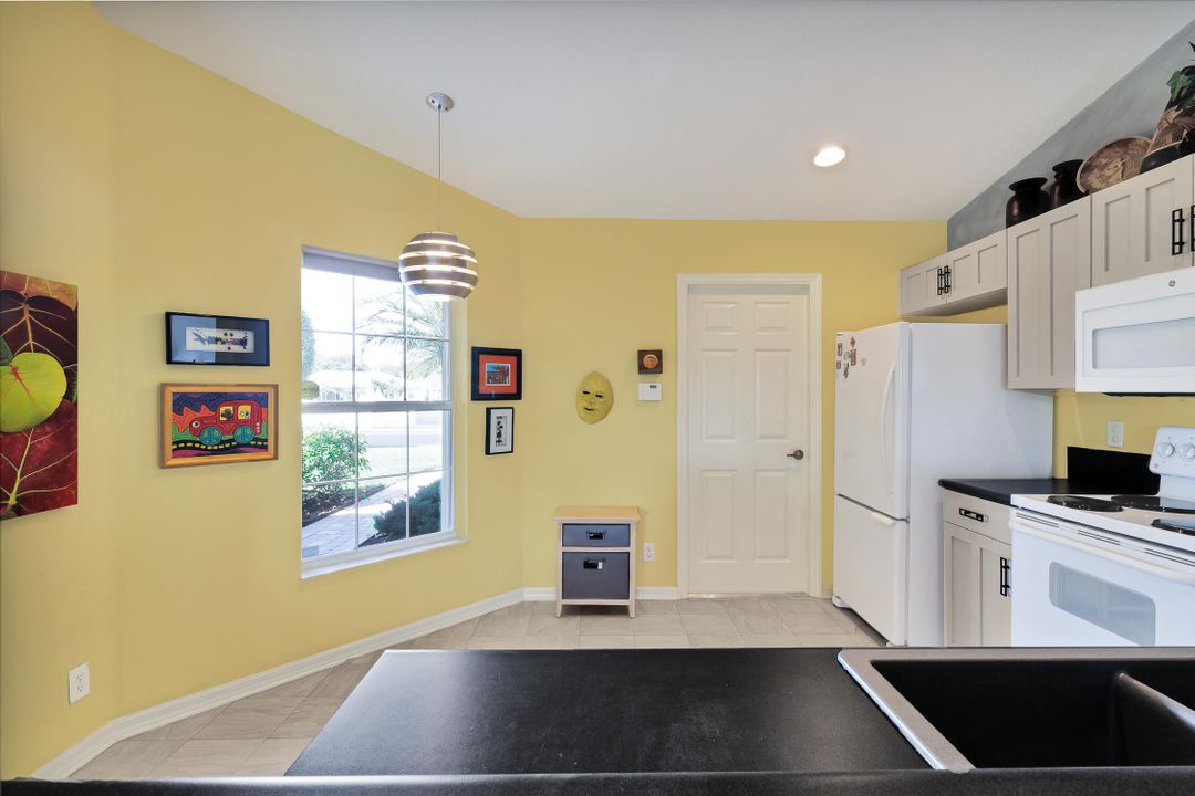 For Sale: $350,000 (3 beds, 2 baths, 1330 Square Feet)