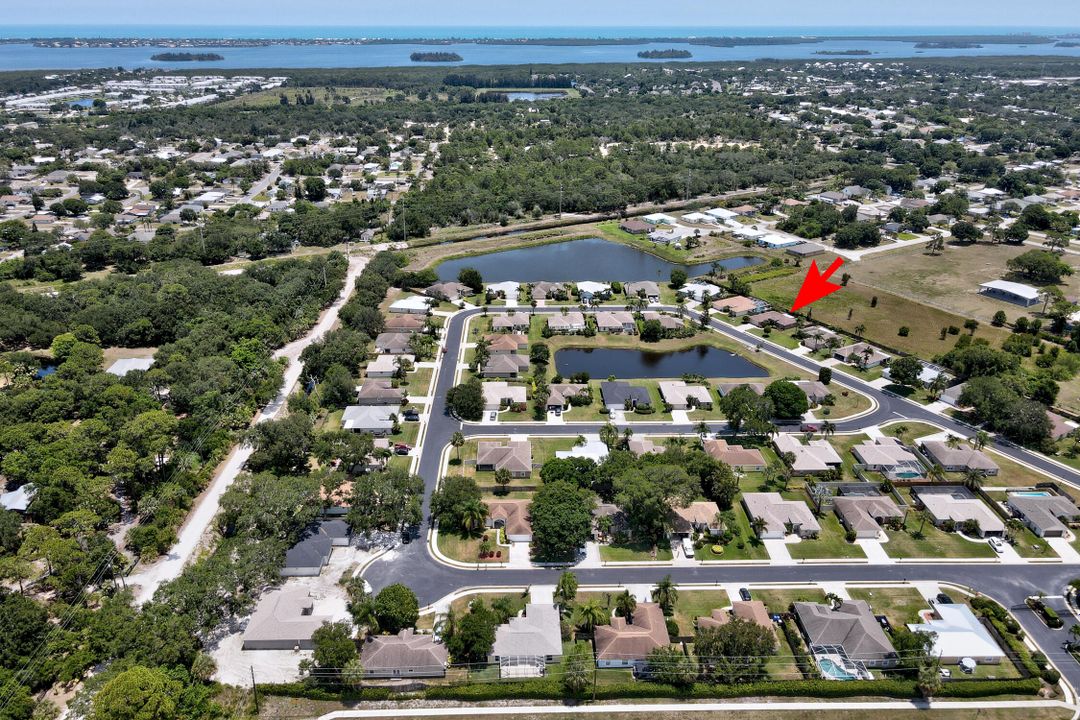 For Sale: $350,000 (3 beds, 2 baths, 1330 Square Feet)