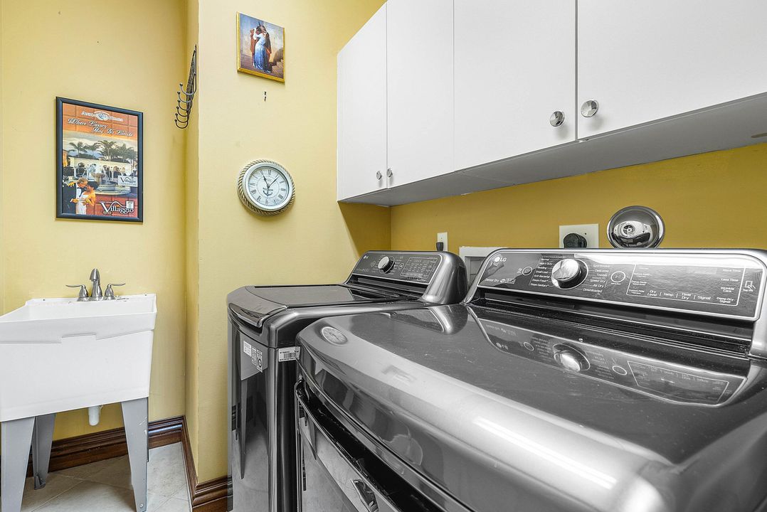 Active With Contract: $595,500 (3 beds, 2 baths, 2232 Square Feet)