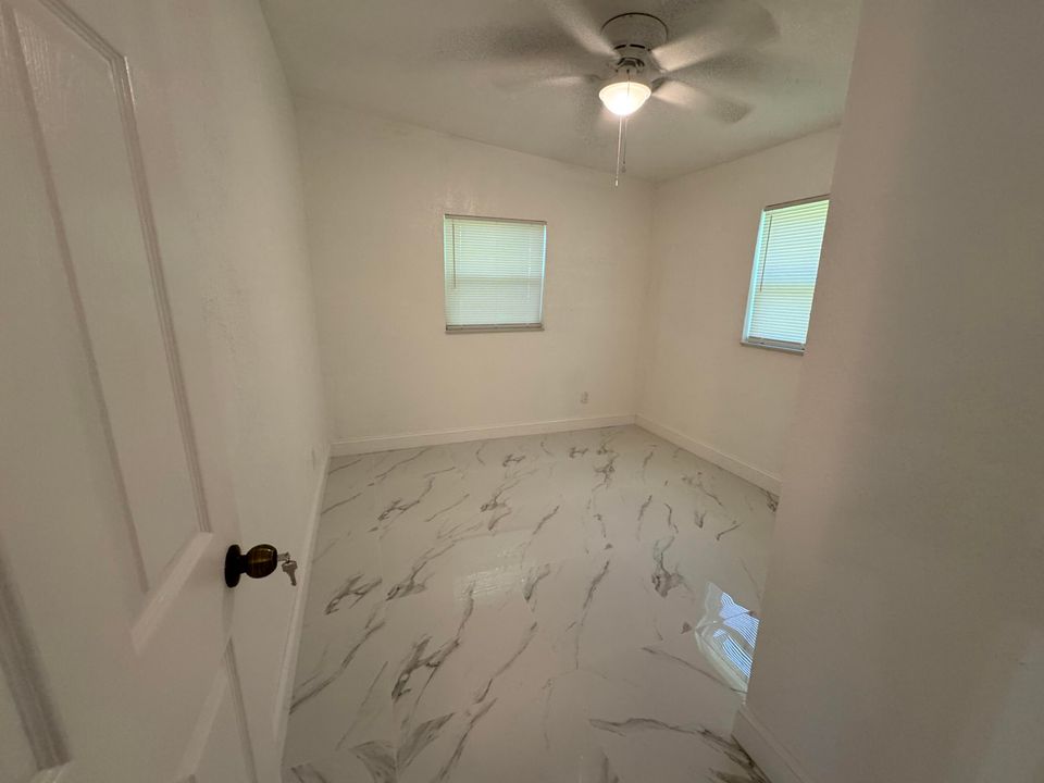 For Rent: $2,550 (2 beds, 1 baths, 2127 Square Feet)