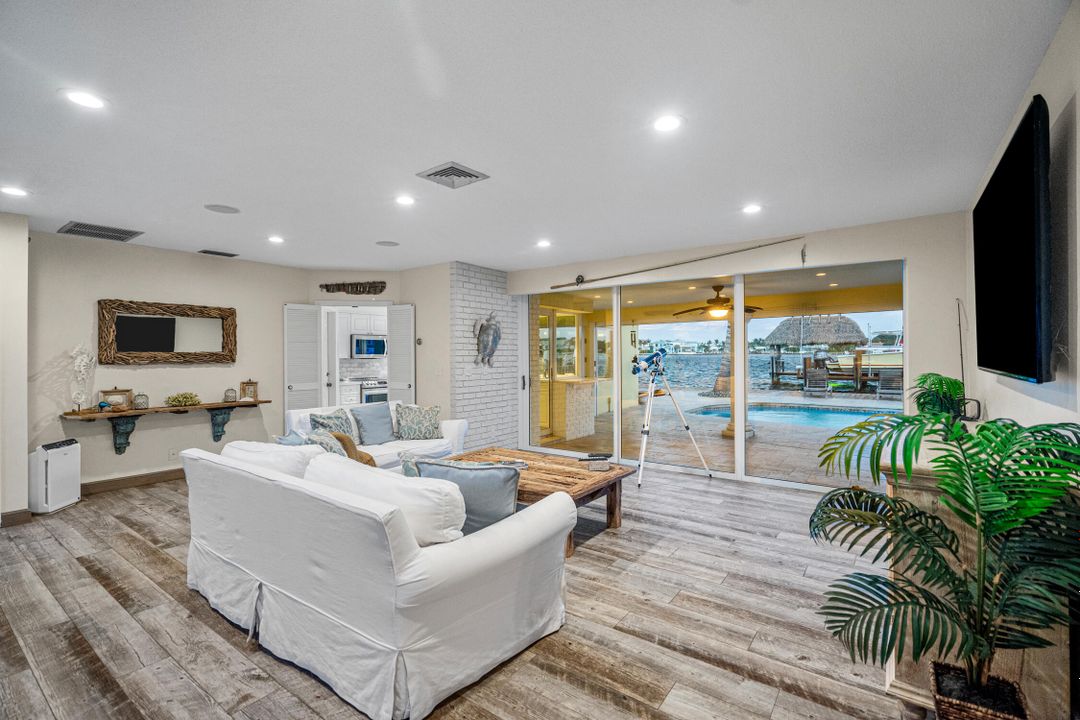 For Rent: $10,000 (3 beds, 2 baths, 1513 Square Feet)