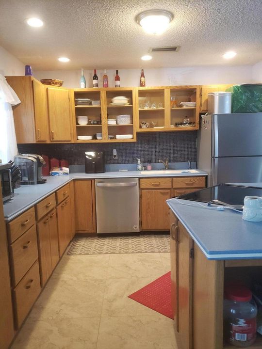 For Rent: $3,200 (3 beds, 2 baths, 1606 Square Feet)