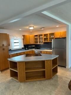 For Rent: $3,200 (3 beds, 2 baths, 1606 Square Feet)