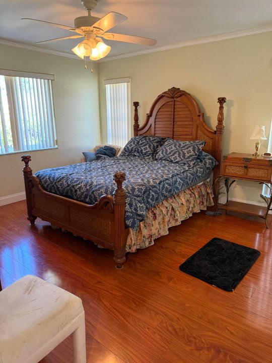 合同活跃: $3,300 (2 贝兹, 2 浴室, 1332 平方英尺)