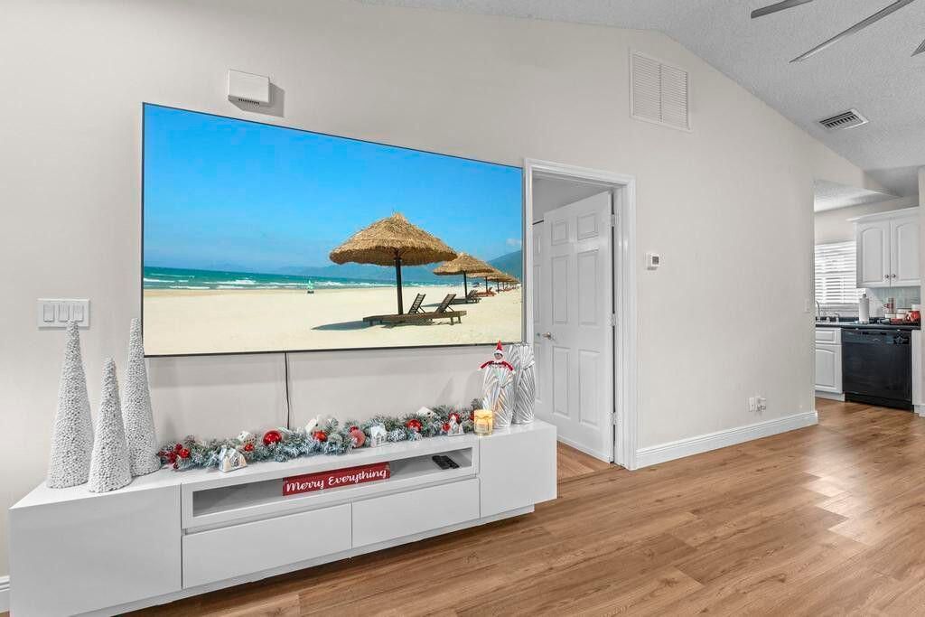 В аренду: $3,995 (3 спален, 2 ванн, 1266 Квадратных фут)