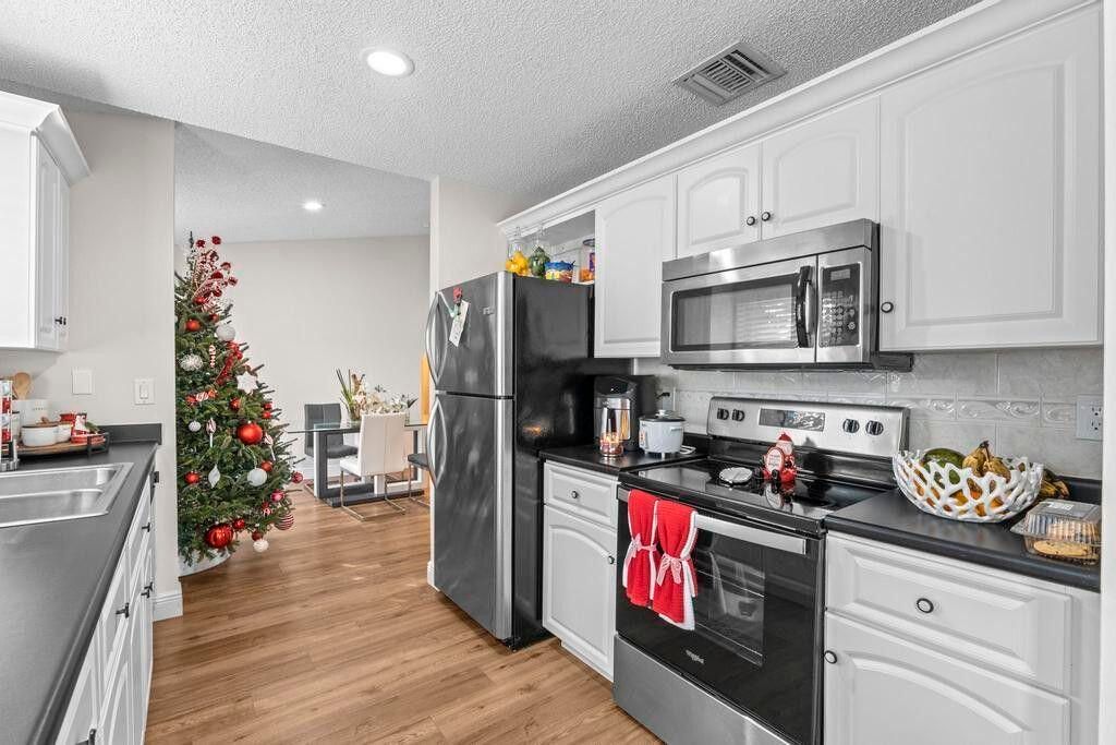 В аренду: $3,995 (3 спален, 2 ванн, 1266 Квадратных фут)