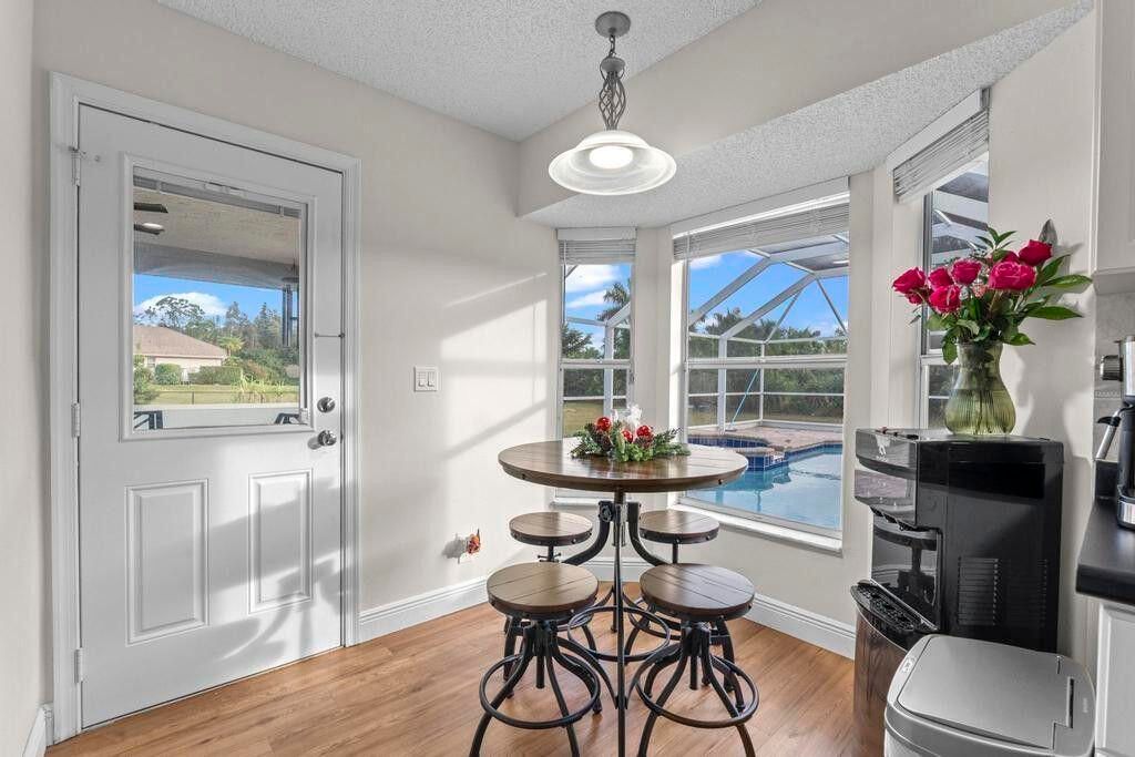 В аренду: $3,995 (3 спален, 2 ванн, 1266 Квадратных фут)