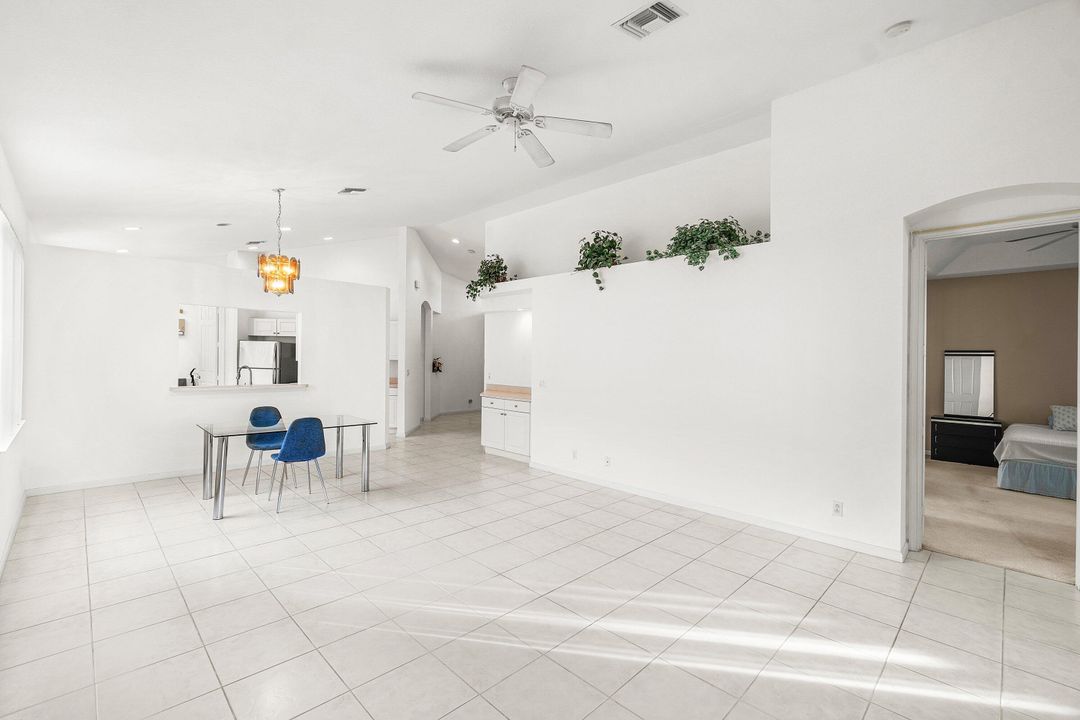 合同活跃: $325,000 (3 贝兹, 2 浴室, 1599 平方英尺)