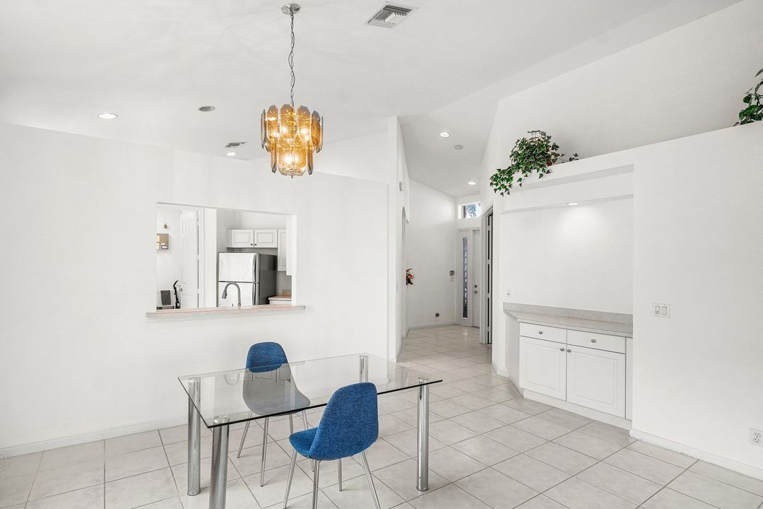 合同活跃: $325,000 (3 贝兹, 2 浴室, 1599 平方英尺)