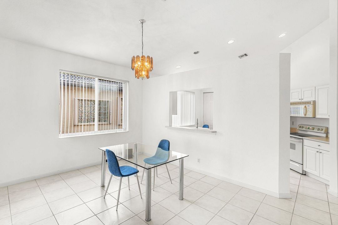 合同活跃: $325,000 (3 贝兹, 2 浴室, 1599 平方英尺)