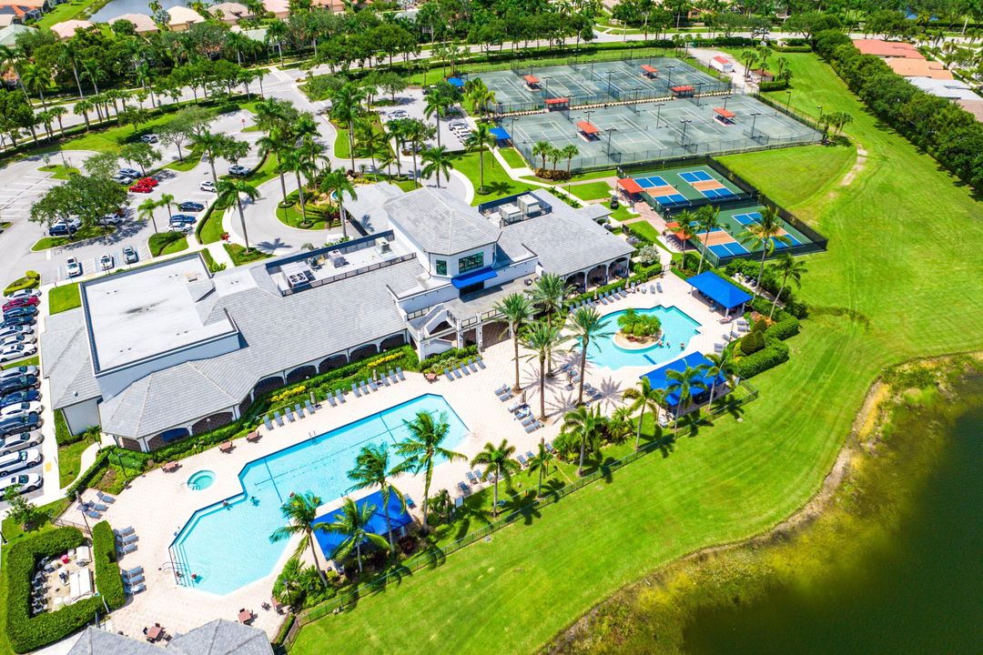 合同活跃: $325,000 (3 贝兹, 2 浴室, 1599 平方英尺)