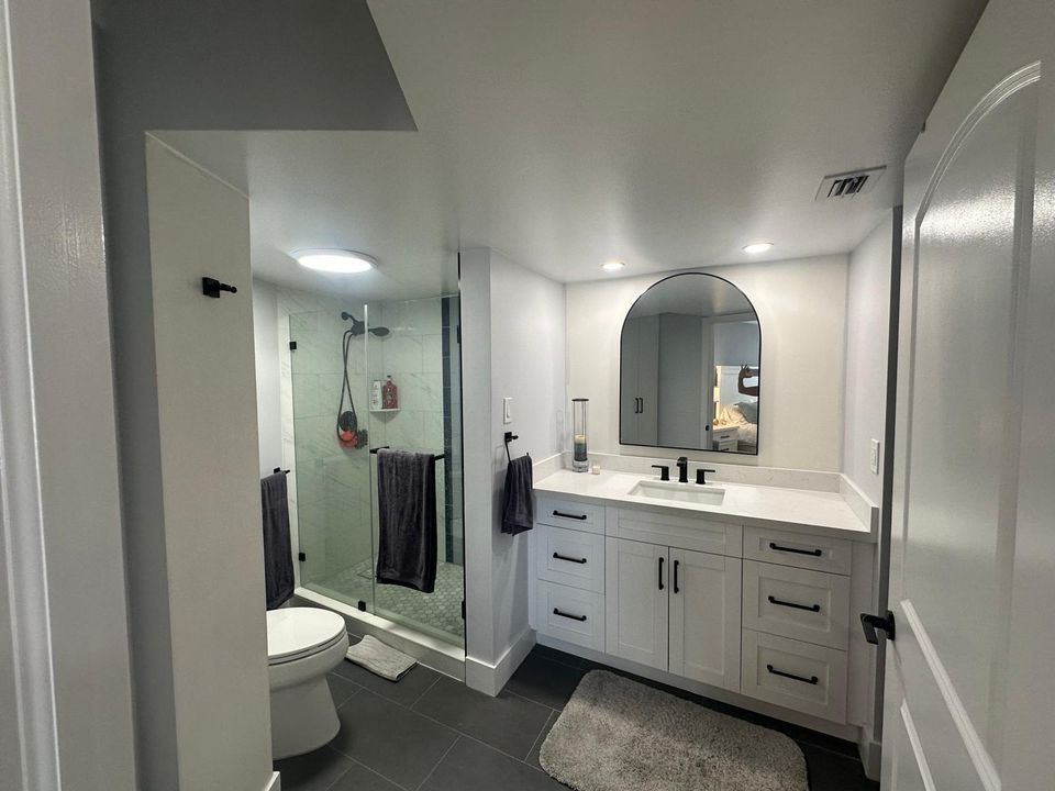 For Rent: $5,000 (2 beds, 2 baths, 1223 Square Feet)