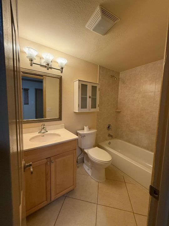 For Sale: $309,900 (2 beds, 2 baths, 790 Square Feet)