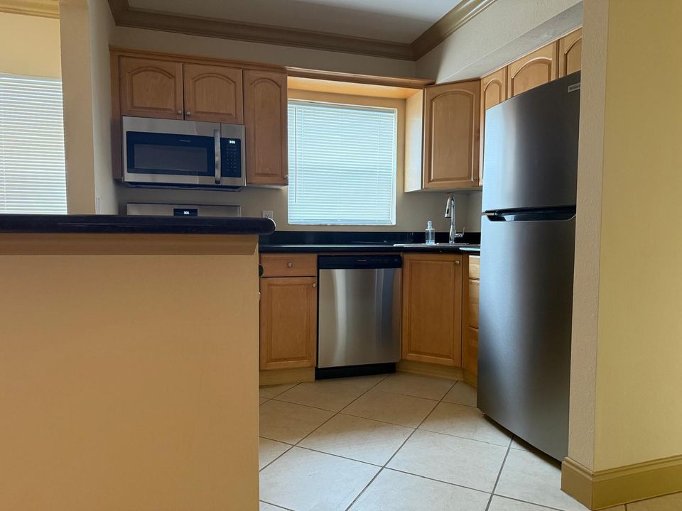 For Sale: $309,900 (2 beds, 2 baths, 790 Square Feet)