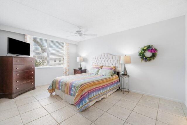 For Sale: $229,000 (2 beds, 2 baths, 963 Square Feet)