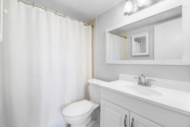 For Sale: $229,000 (2 beds, 2 baths, 963 Square Feet)