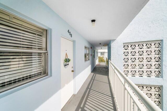 For Sale: $229,000 (2 beds, 2 baths, 963 Square Feet)