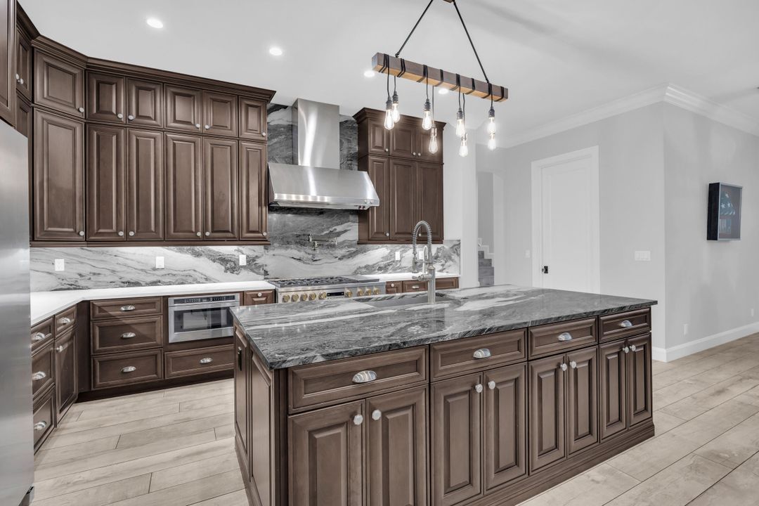 待售: $3,450,000 (5 贝兹, 6 浴室, 3804 平方英尺)