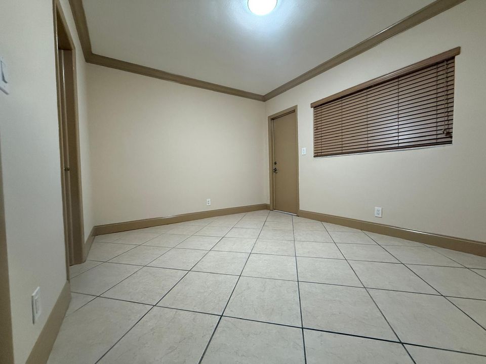 For Sale: $309,900 (2 beds, 2 baths, 790 Square Feet)