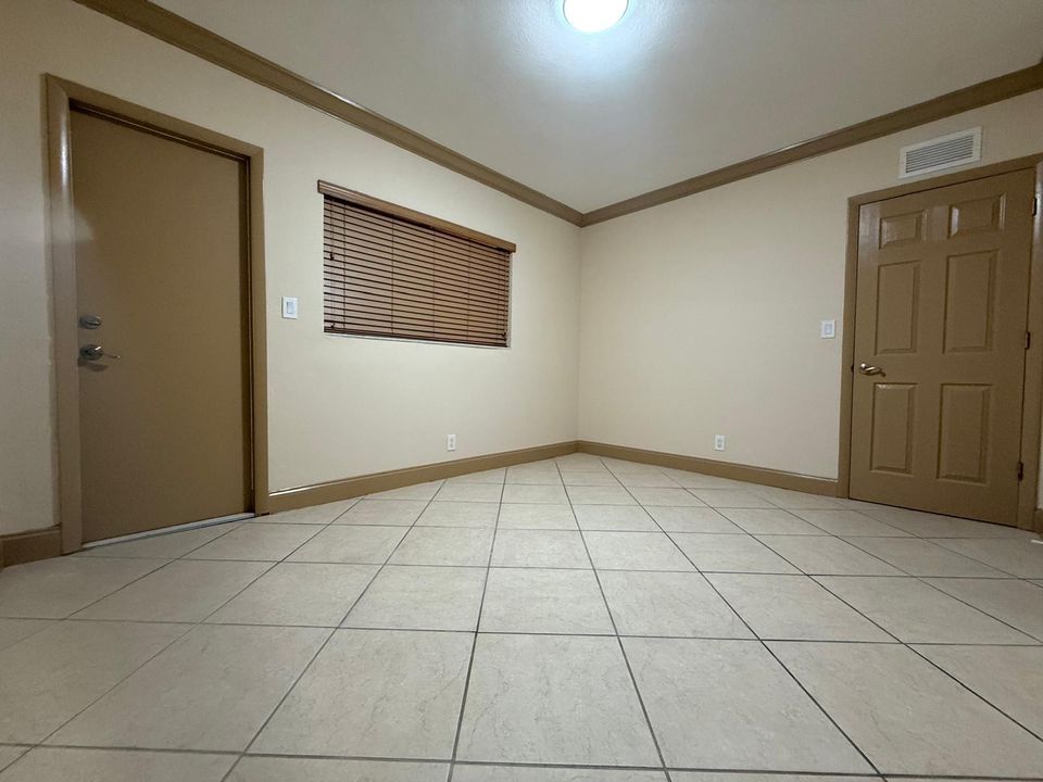 For Sale: $309,900 (2 beds, 2 baths, 790 Square Feet)