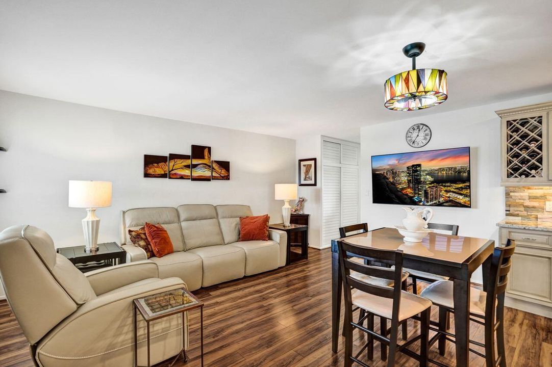 En Venta: $249,000 (1 camas, 1 baños, 640 Pies cuadrados)