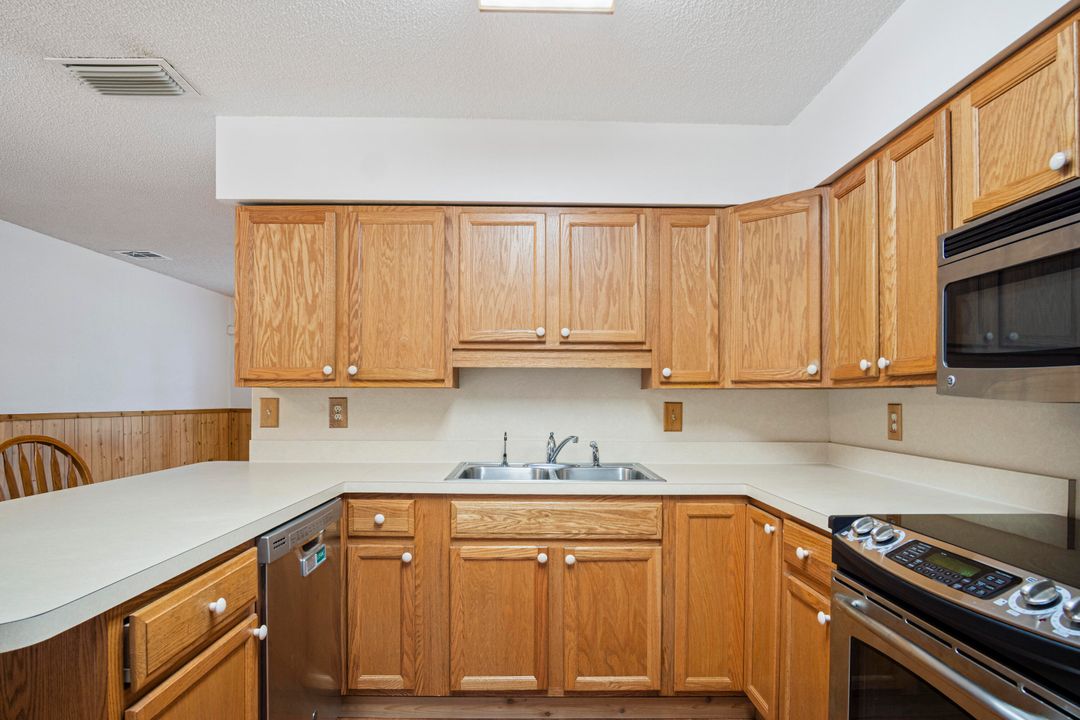 For Sale: $425,000 (4 beds, 2 baths, 1648 Square Feet)