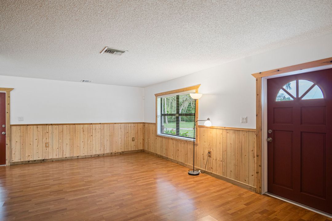 For Sale: $425,000 (4 beds, 2 baths, 1648 Square Feet)