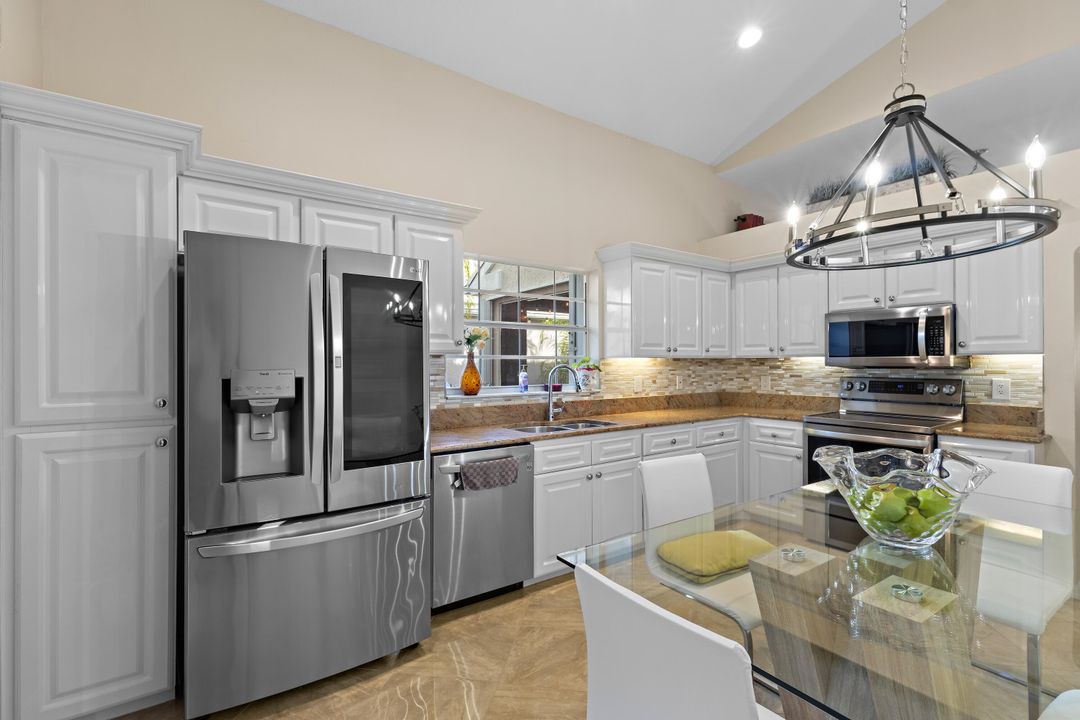 待售: $710,000 (3 贝兹, 2 浴室, 2149 平方英尺)