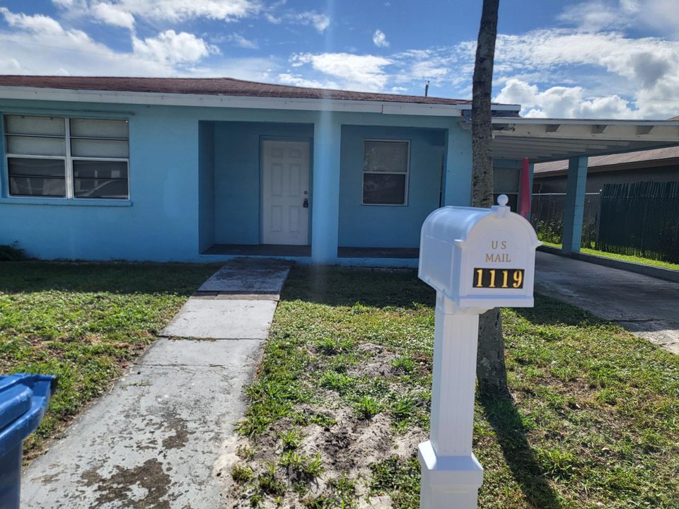 For Sale: $350,000 (3 beds, 2 baths, 1074 Square Feet)