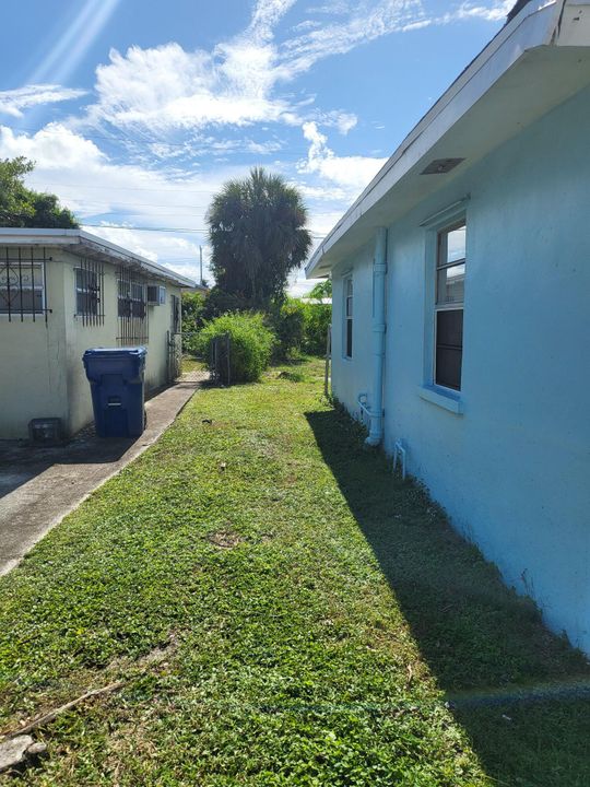 For Sale: $350,000 (3 beds, 2 baths, 1074 Square Feet)