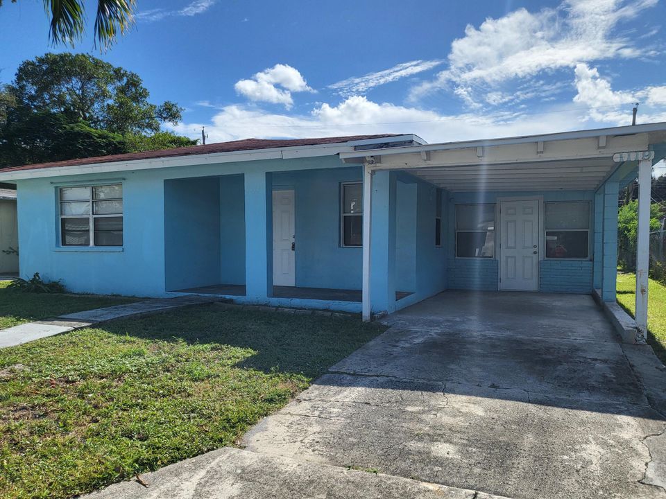 For Sale: $350,000 (3 beds, 2 baths, 1074 Square Feet)