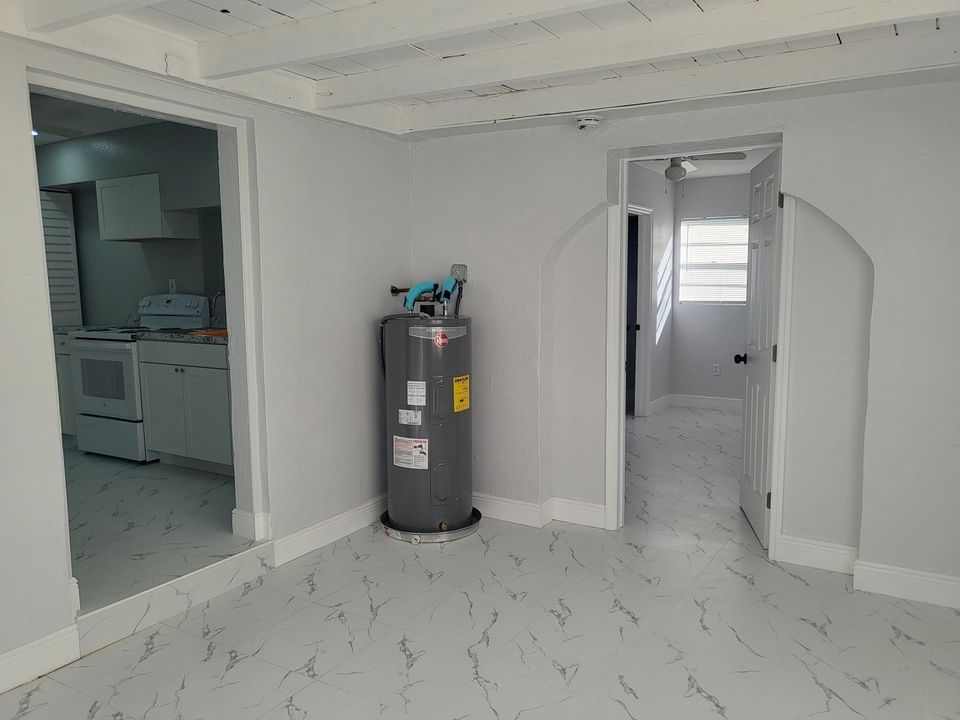 For Sale: $350,000 (3 beds, 2 baths, 1074 Square Feet)