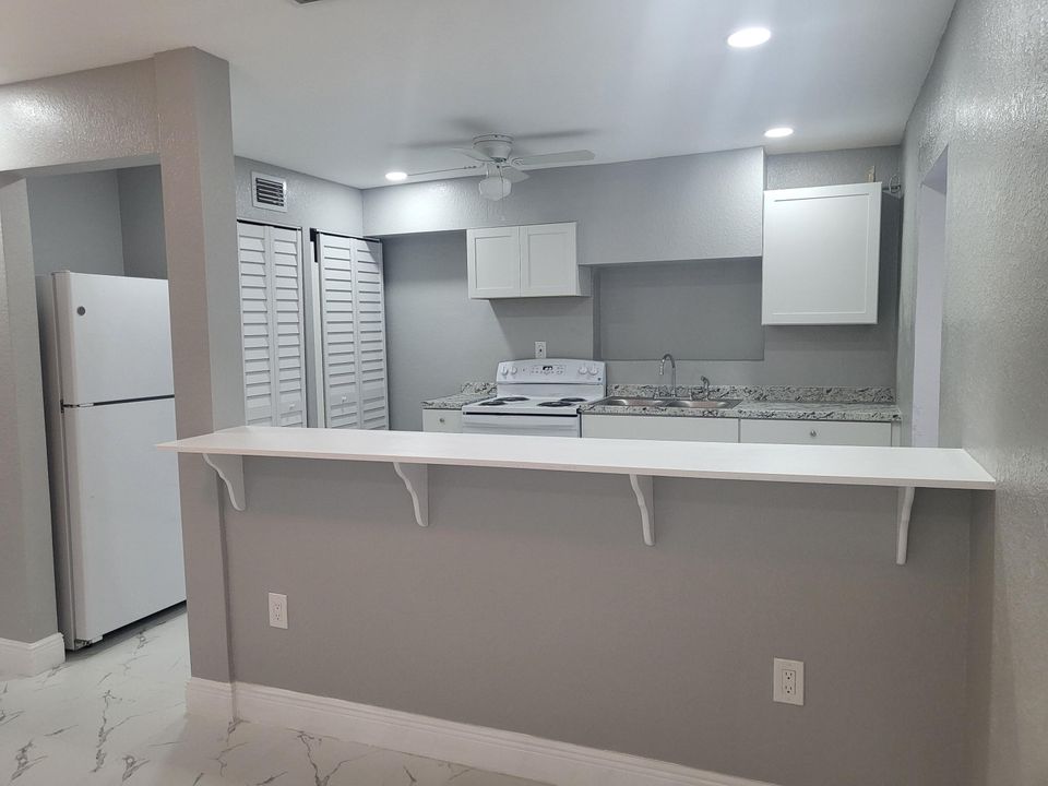 For Sale: $350,000 (3 beds, 2 baths, 1074 Square Feet)