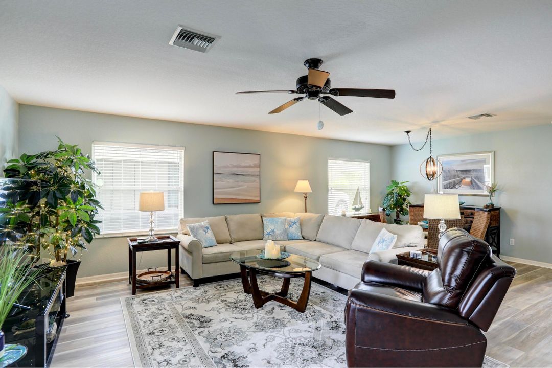 На продажу: $169,000 (2 спален, 2 ванн, 1319 Квадратных фут)