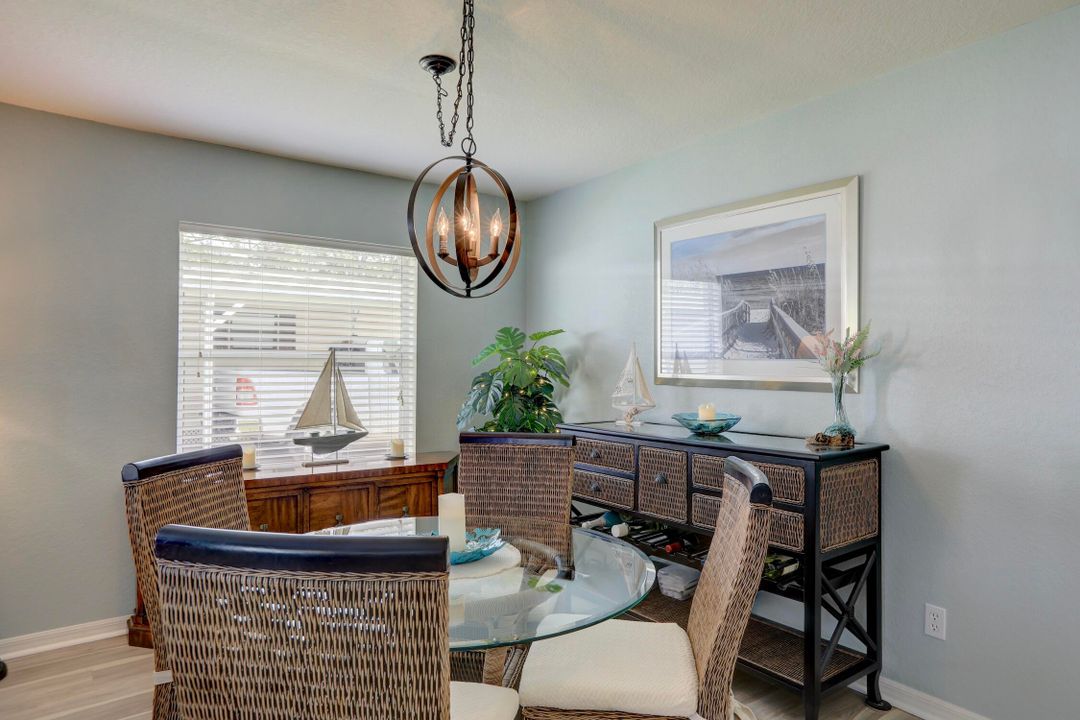 На продажу: $169,000 (2 спален, 2 ванн, 1319 Квадратных фут)