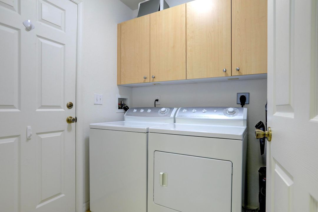 На продажу: $169,000 (2 спален, 2 ванн, 1319 Квадратных фут)