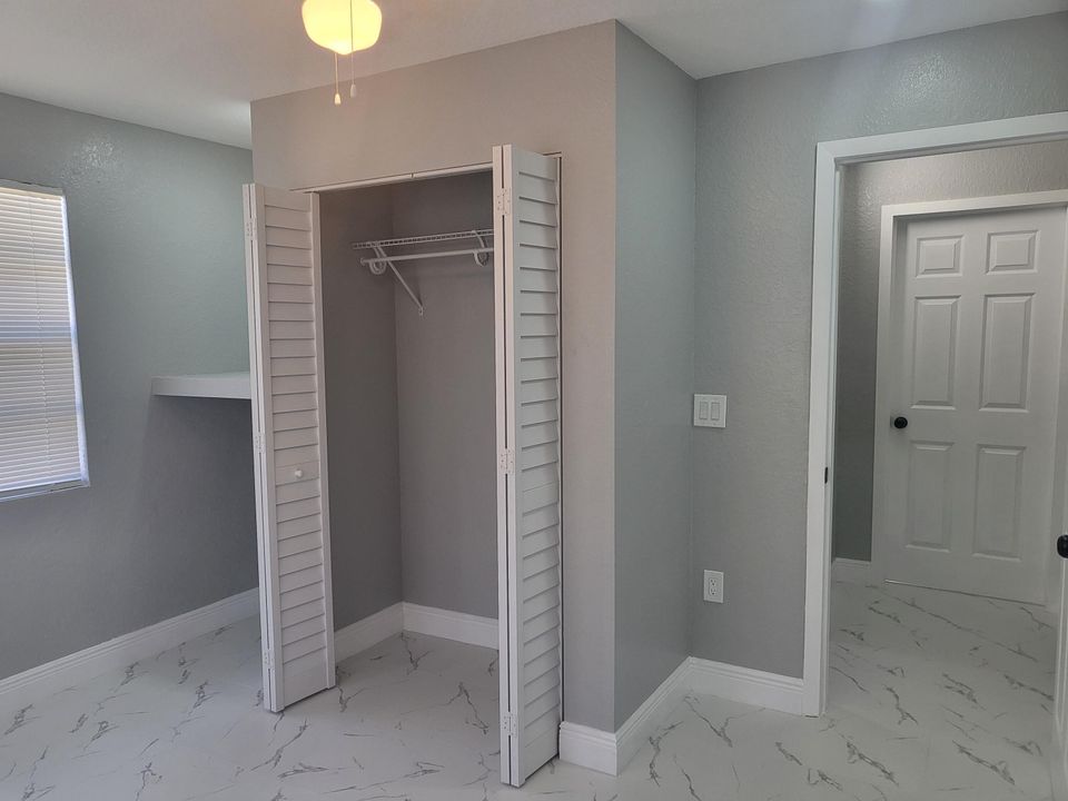 For Sale: $350,000 (3 beds, 2 baths, 1074 Square Feet)