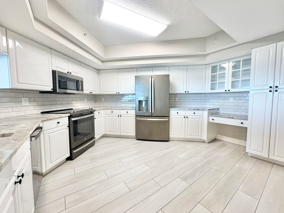 For Sale: $1,075,000 (3 beds, 2 baths, 1929 Square Feet)