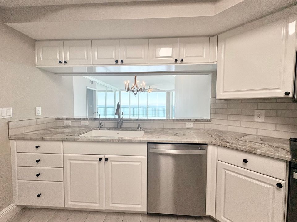 For Sale: $1,075,000 (3 beds, 2 baths, 1929 Square Feet)