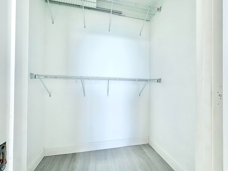 For Sale: $1,075,000 (3 beds, 2 baths, 1929 Square Feet)