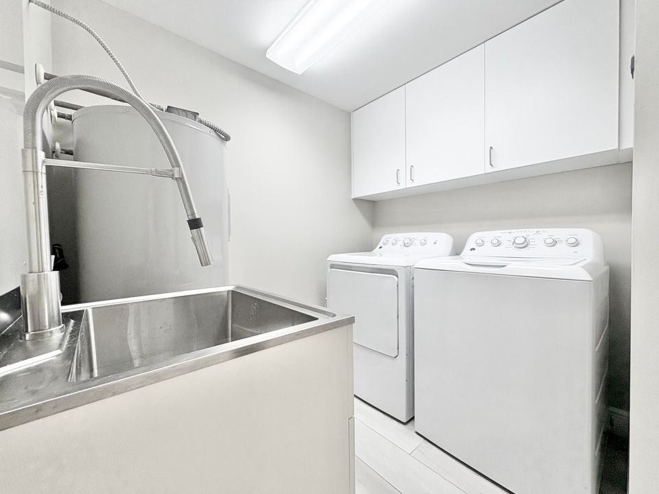 For Sale: $1,075,000 (3 beds, 2 baths, 1929 Square Feet)