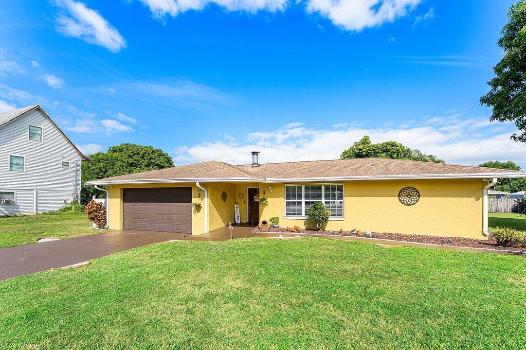 Active With Contract: $699,900 (3 beds, 3 baths, 1768 Square Feet)