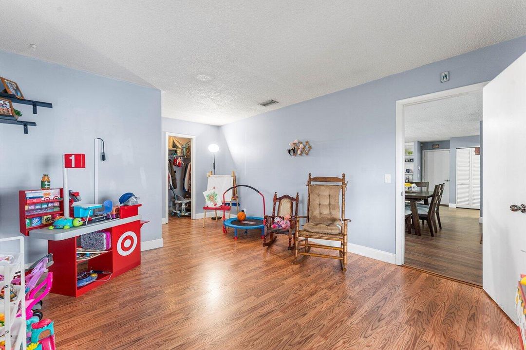 Active With Contract: $699,900 (3 beds, 3 baths, 1768 Square Feet)