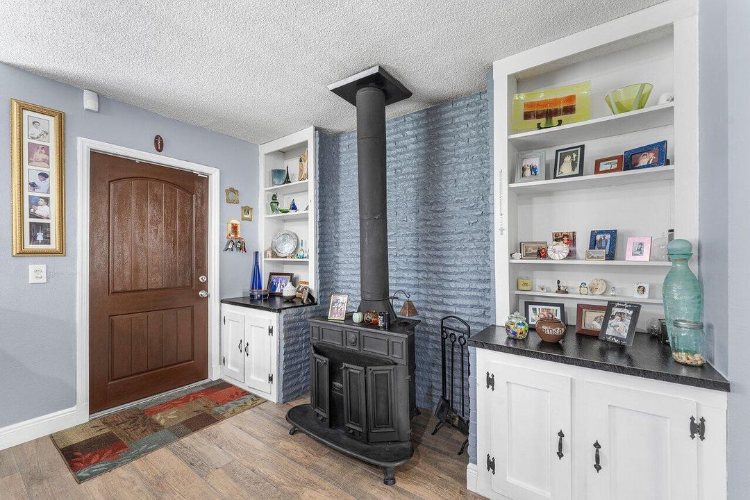 Active With Contract: $699,900 (3 beds, 3 baths, 1768 Square Feet)