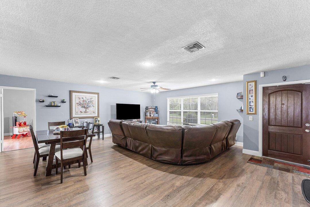 Active With Contract: $699,900 (3 beds, 3 baths, 1768 Square Feet)