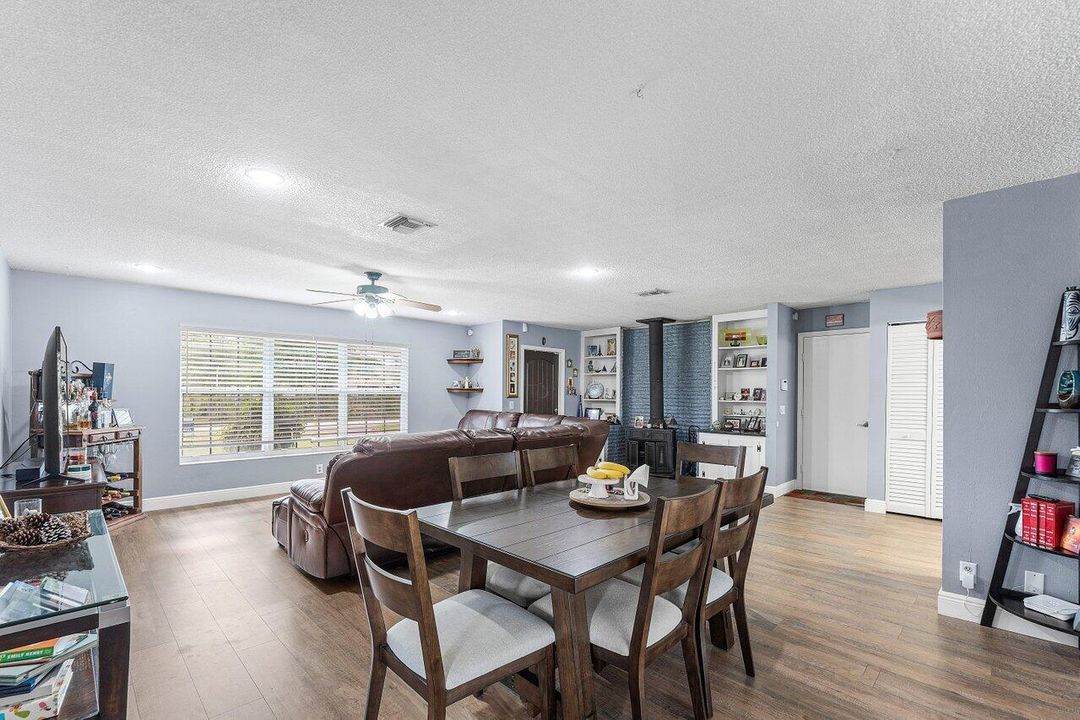 Active With Contract: $699,900 (3 beds, 3 baths, 1768 Square Feet)