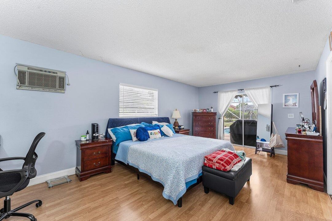 Active With Contract: $699,900 (3 beds, 3 baths, 1768 Square Feet)