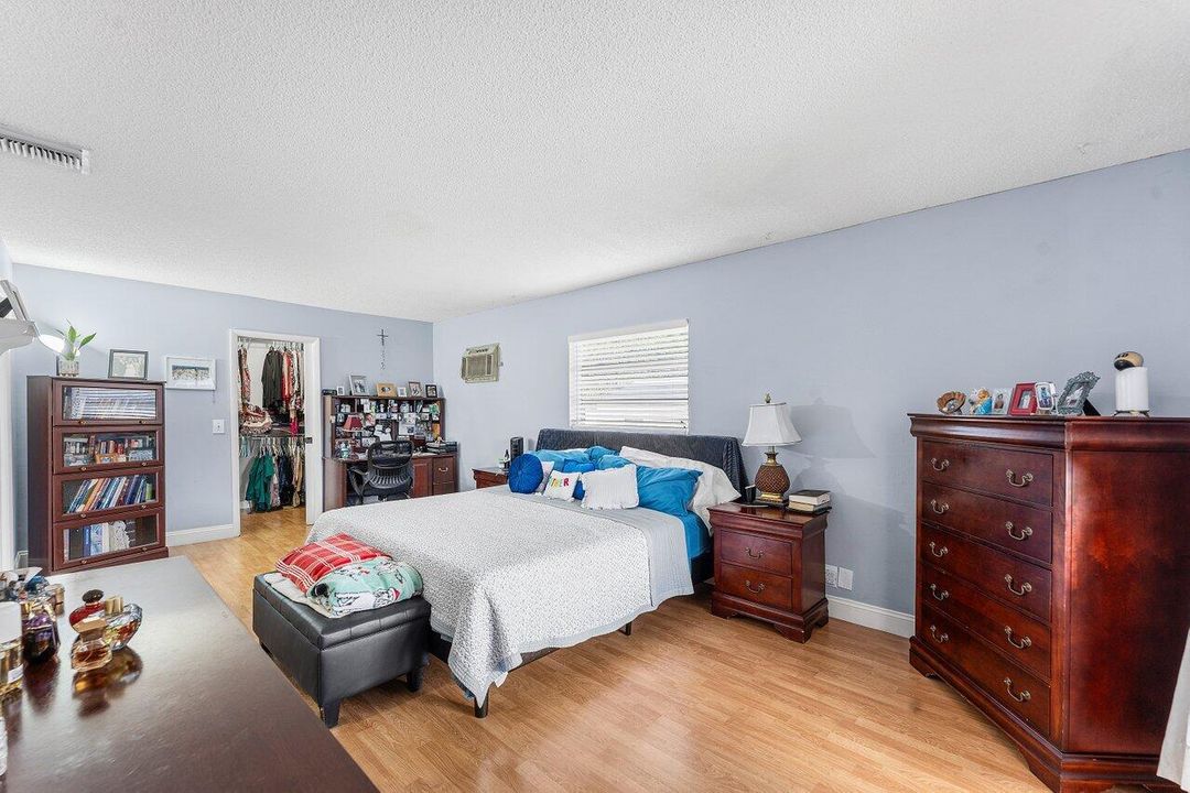 Active With Contract: $699,900 (3 beds, 3 baths, 1768 Square Feet)