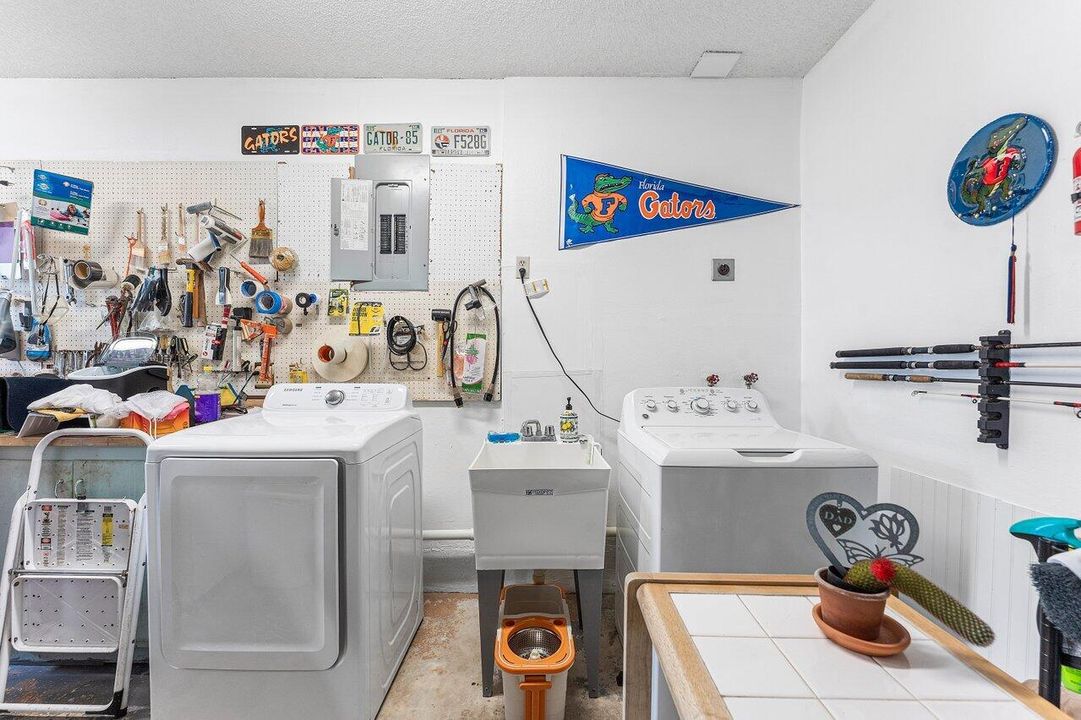 Active With Contract: $699,900 (3 beds, 3 baths, 1768 Square Feet)