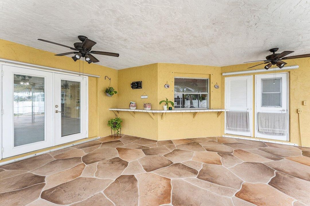 Active With Contract: $699,900 (3 beds, 3 baths, 1768 Square Feet)